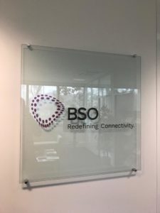 Plaque de verre personnalisée, Nanterre, BSO Network
